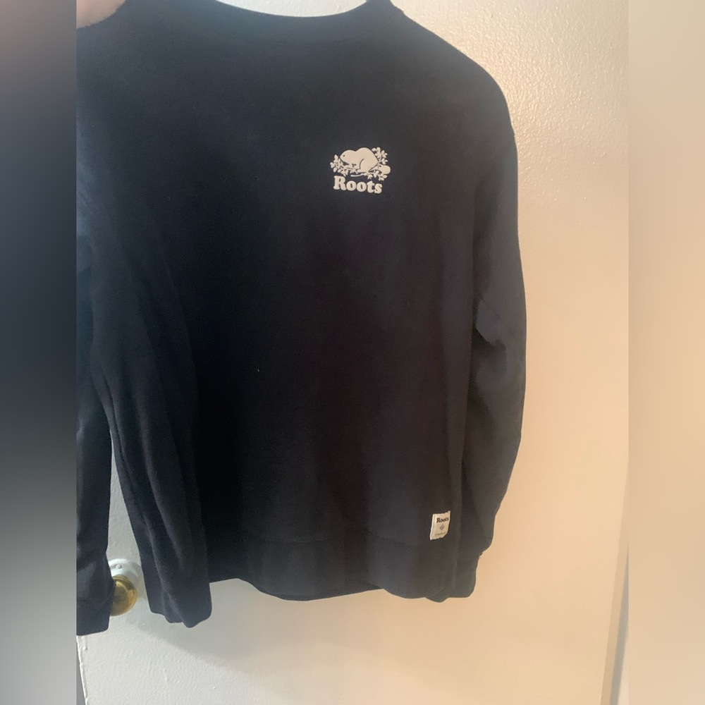 XS black roots crew neck